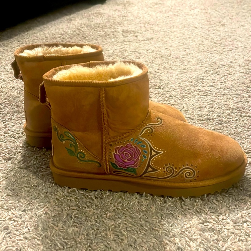 UGG Mini Chestnut - Good condition